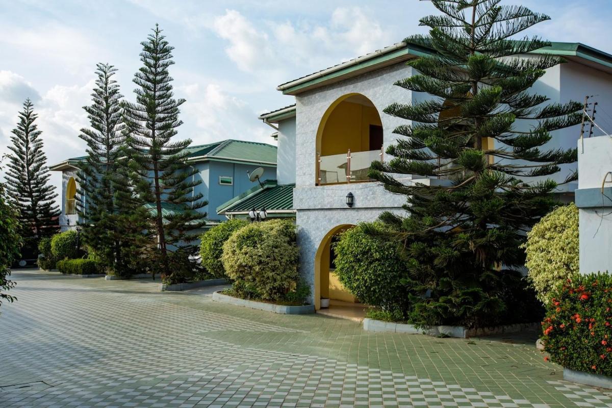 Takako Court Luxury Houses & Apartments, East Legon Аккра Экстерьер фото